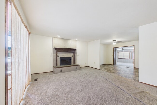 Building Photo - 706 Elizabeth Dr