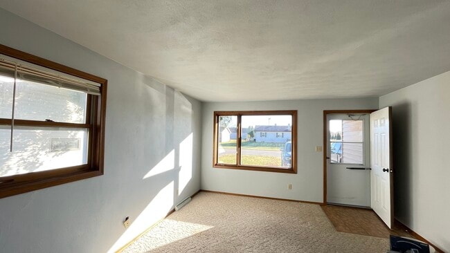 Living Room - 694 Trailsway Ln