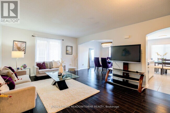 Building Photo - 27 Suitor Ct