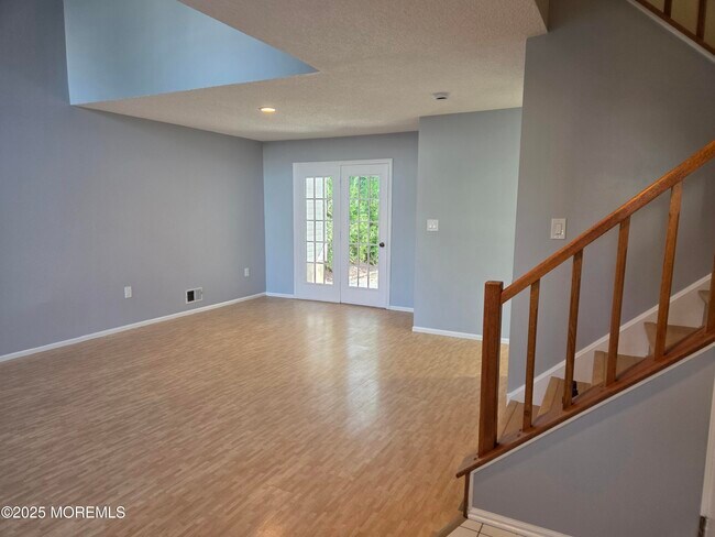 Foto del edificio - 248 Daffodil Dr