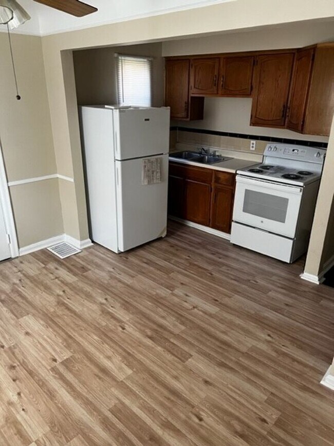 Building Photo - 4 bedroom house | Mayflower Ave |