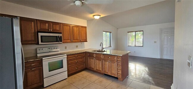 Building Photo - 4904 Vincennes Ct