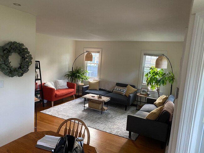 great room - 805 Pershing Ave Apartments