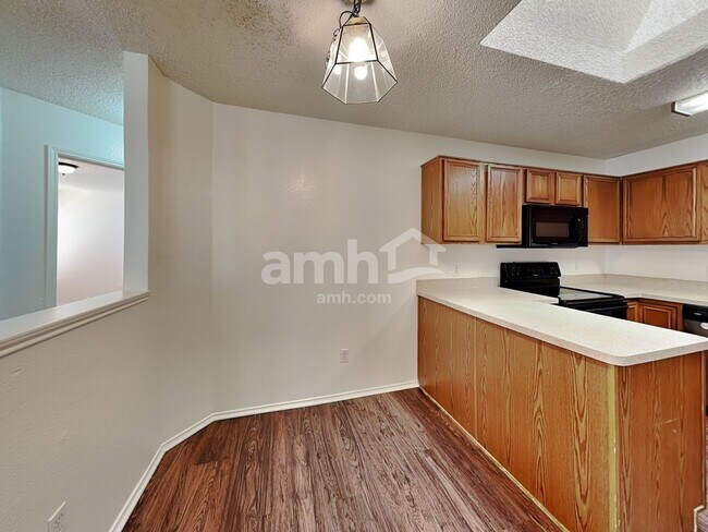 Foto del edificio - 5713 Stone Meadow Ln