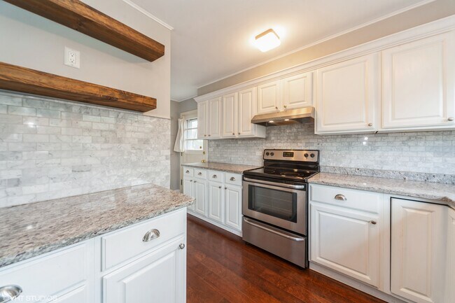 Foto del edificio - 947 Deerfield Rd