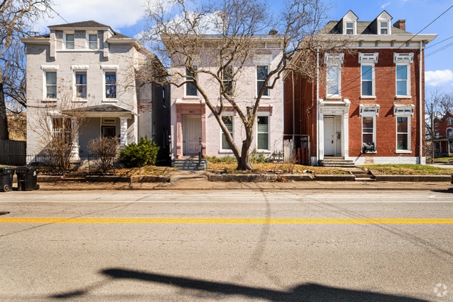 Building Photo - 1033 S Brook St