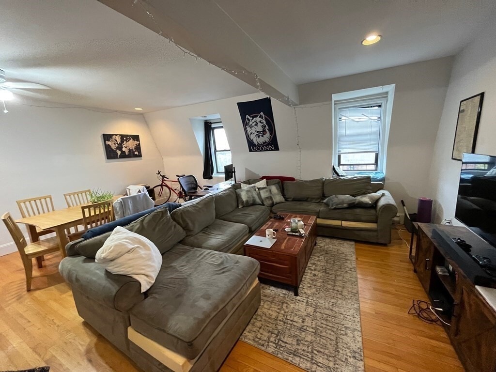 Primary Photo - 762 Tremont St