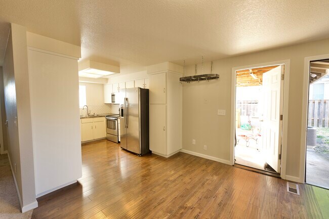 Building Photo - 11720 SW 92nd Ave