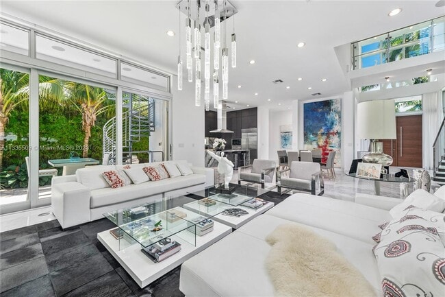 Building Photo - 120 N Hibiscus Dr