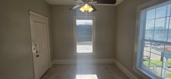 Building Photo - 712 40th St