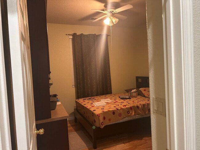 Building Photo - 3 Bed 2.5 Bath, Single Family Home In Plea...