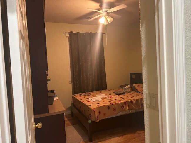 Foto del edificio - 3 Bed 2.5 Bath, Single Family Home In Plea...
