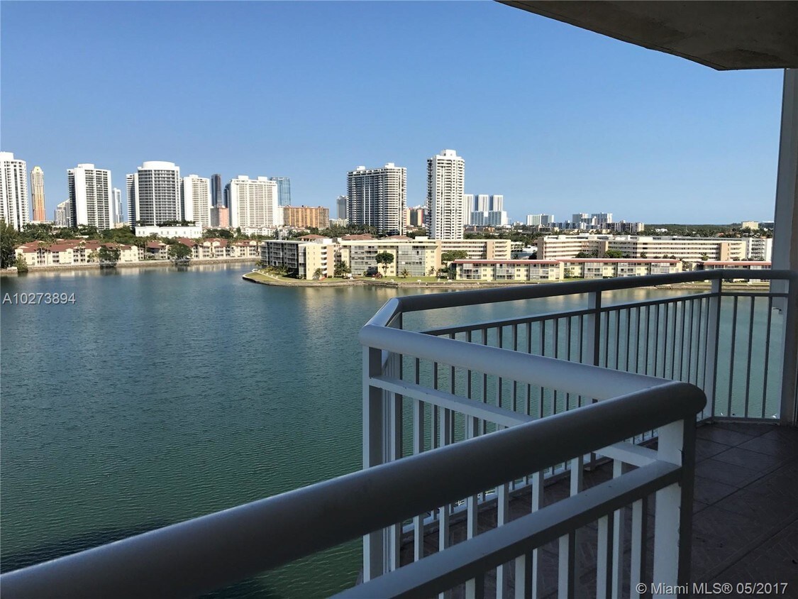 Primary Photo - 18081 Biscayne Blvd