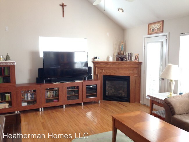Building Photo - 4 br, 3.5 bath House - 15574 Catamaran Court