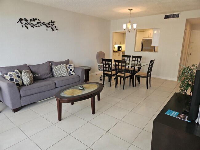 Building Photo - 3505 S Ocean Dr