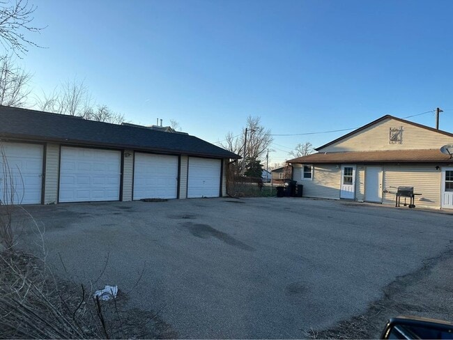 Building Photo - 113 Vinton St