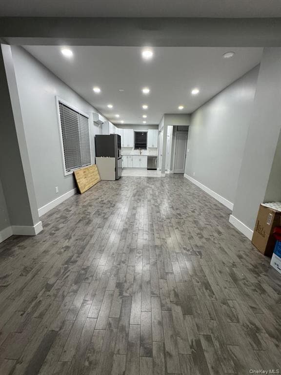 Foto del edificio - 588 W Broadway