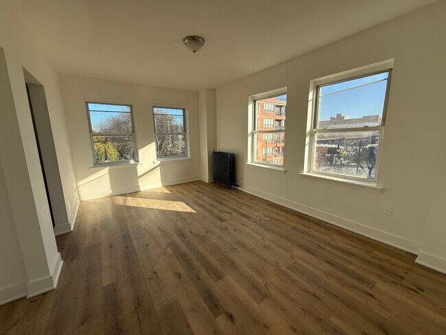 Foto del edificio - 6930 N Greenview Ave