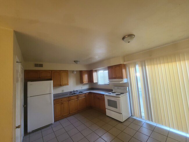 Foto del edificio - 2131 E Pacheco Blvd