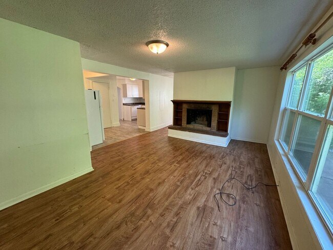 Foto del edificio - 1318 E 11th St