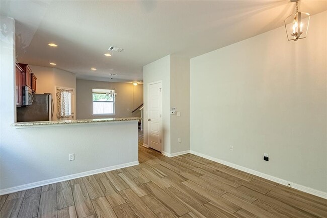 Foto del edificio - 5437 Falling Leaf Ln