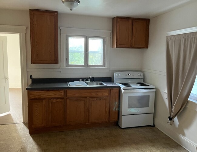 Building Photo - 309 3rd St