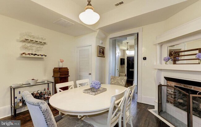 Foto del edificio - 1932 35th St NW