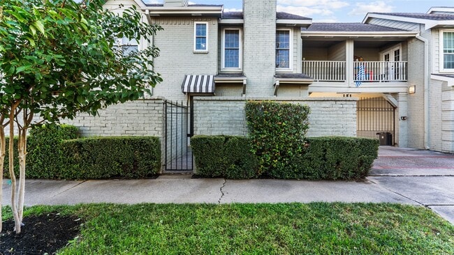 Building Photo - 2215 Stanford St