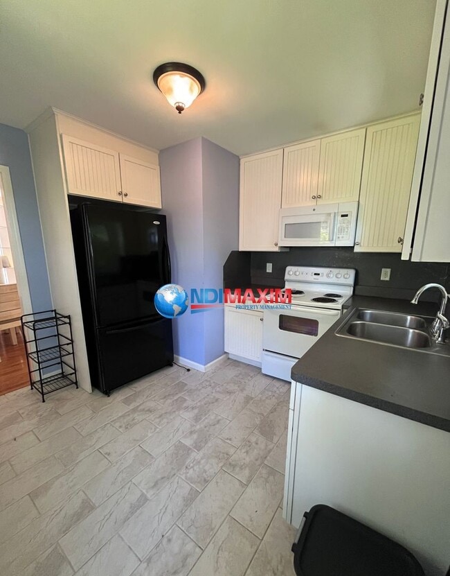 Foto del edificio - Adorable cozy bungalow only 2 miles from M...