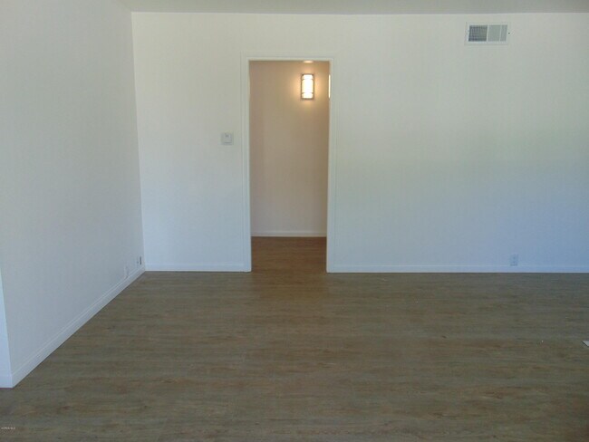 Building Photo - 626 College Dr
