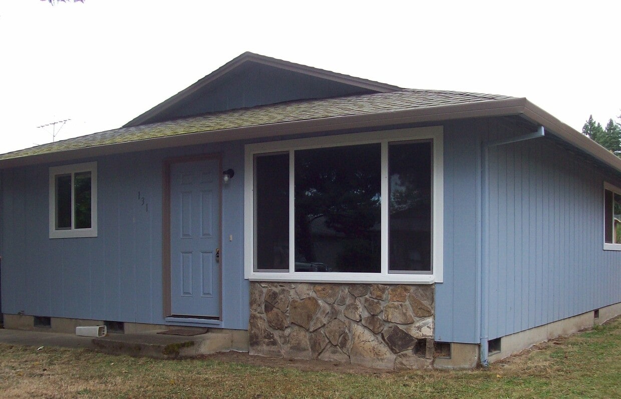 Primary Photo - 129 NE Kingwood Dr