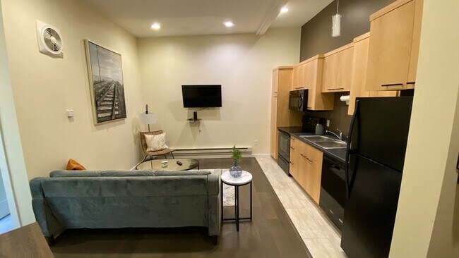 Building Photo - New Luxury Downtown 2 Bedroom Apartment with Indoor Garage