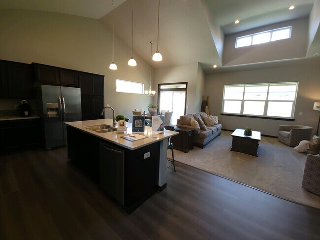 Building Photo - 7028 N Hourglass Dr