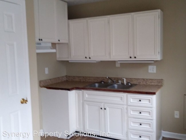 Building Photo - 2036 Willowood Dr N