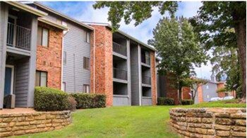 Building Photo - 4600 W Pioneer Dr