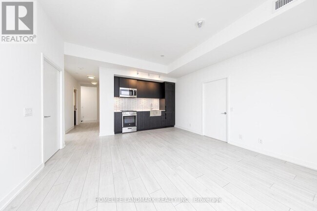 Building Photo - 270-LP270 Dufferin St