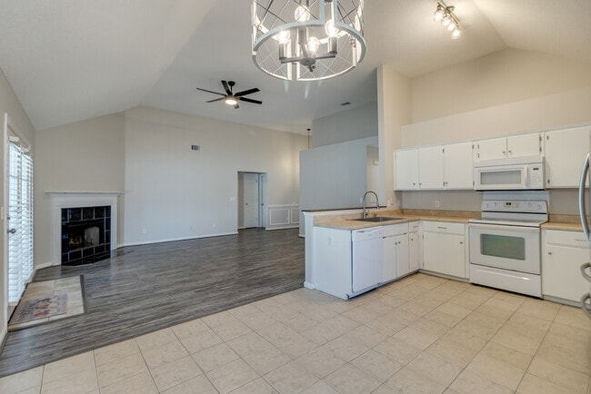 Foto del edificio - 19 Aquinnah Dr