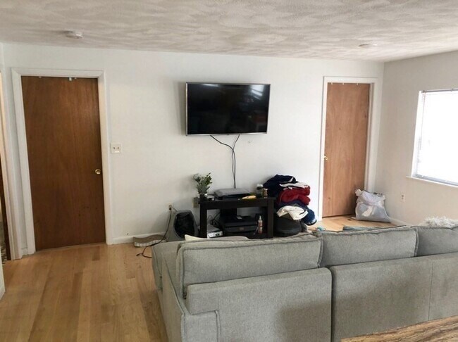 Foto del edificio - 314 E 8th St