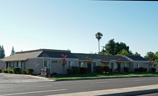 Building Photo - Oak Knoll Apartments