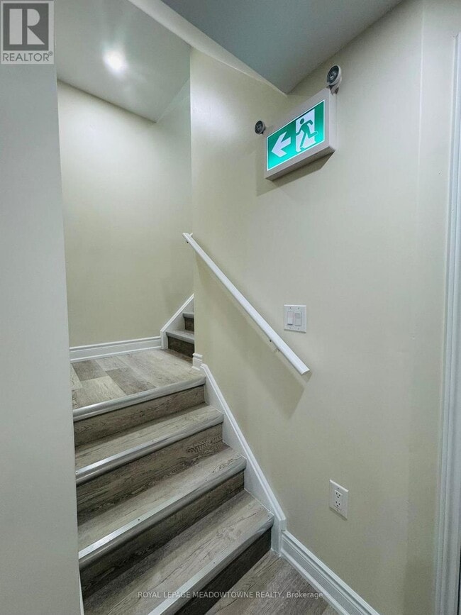 Building Photo - 973 Ledbury Crescent