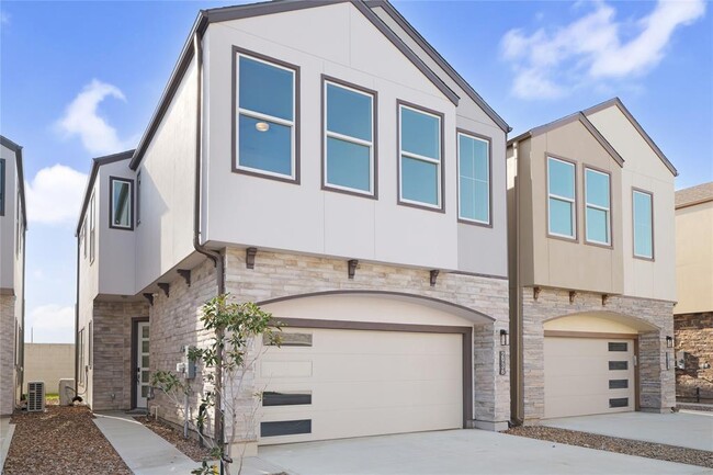 Building Photo - 2936 El Fenice Ln