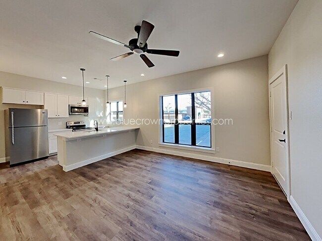 Building Photo - 10738 Park Village Pl
