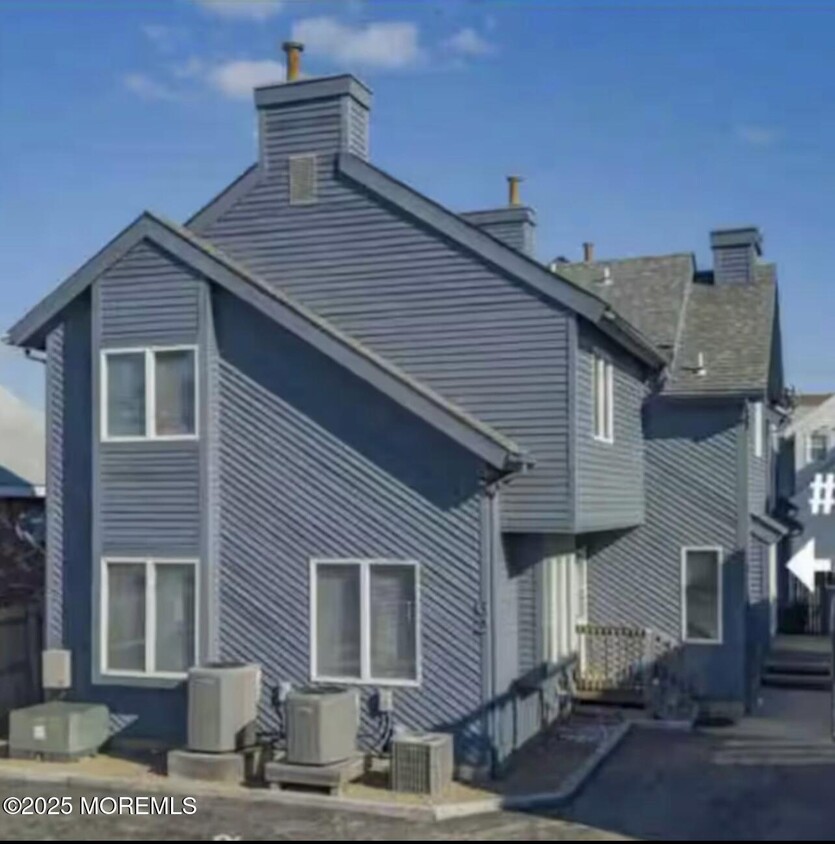 Primary Photo - 62-64-64 Sherman Ave