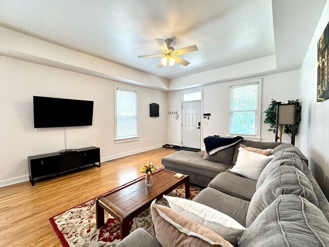 Foto del edificio - Charming 3 Bed/2 Full Bath in Columbia Tus...