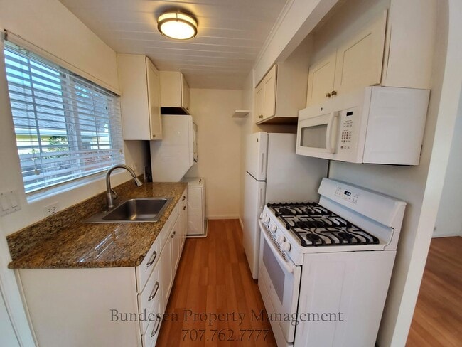 Building Photo - 104 Kent St