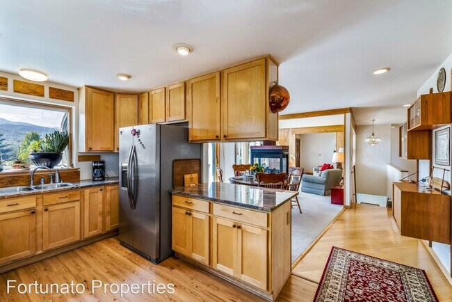 Foto del edificio - 3 br, 3 bath House - 1498 Rainbow Dr