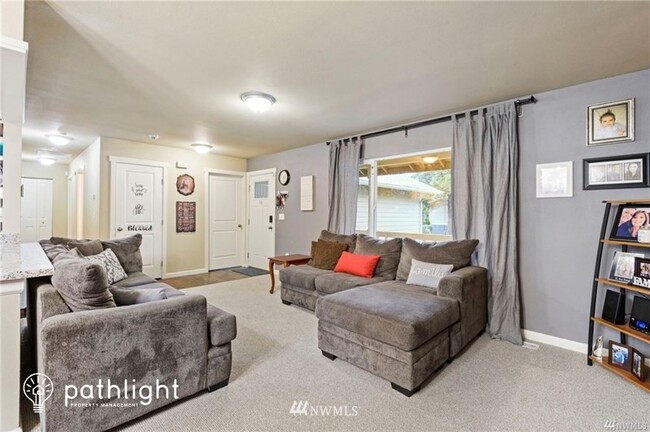 Foto del edificio - 122 Lippert Drive W, Port Orchard, WA, 98366
