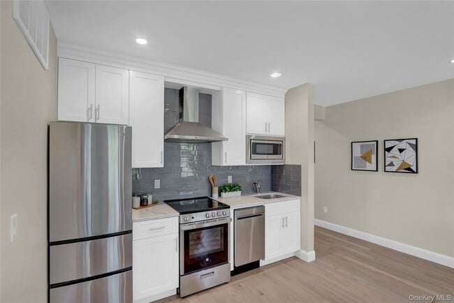 Building Photo - 610 Jericho Tpke