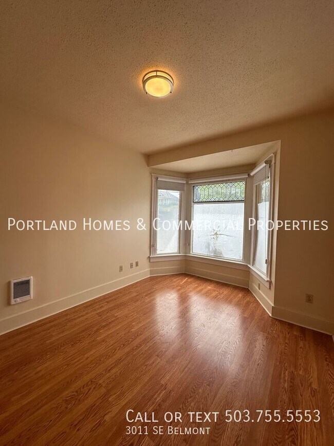 Building Photo - Downstairs 2 Bedroom Quadplex