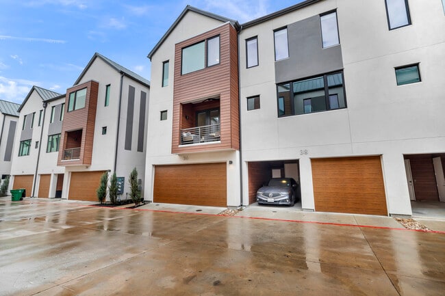 Building Photo - 3100 Menchaca Rd
